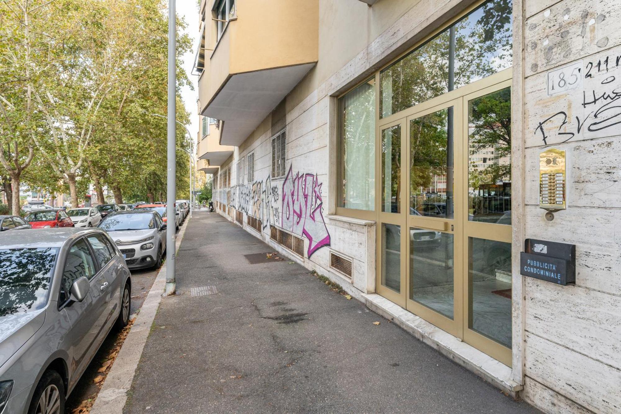 Colombo Penthouse Wi Fi Netflix Ac Hotel Rome Exterior photo
